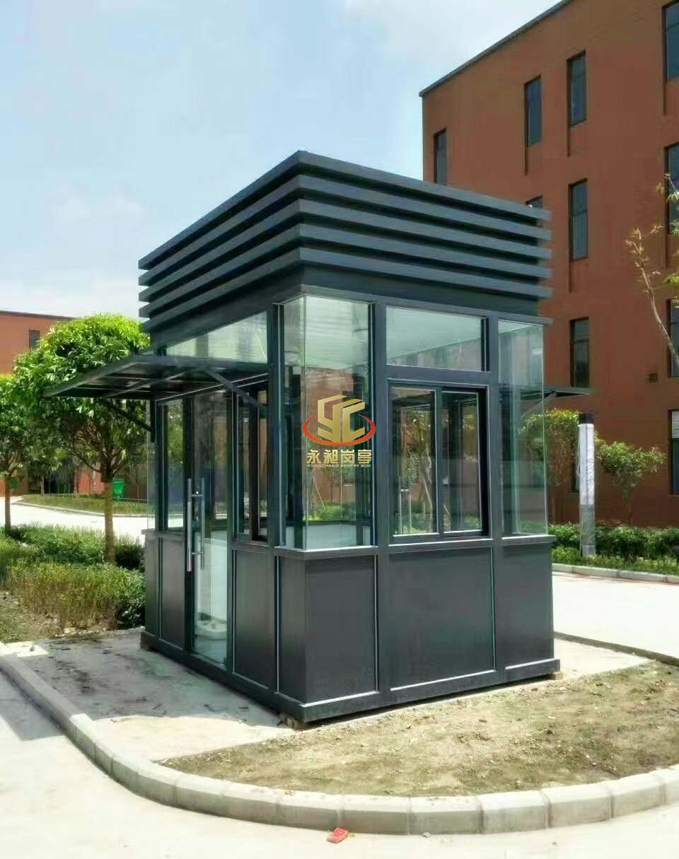 不銹鋼崗?fù)?></div>						<p><br/>&nbsp;&nbsp;&nbsp;&nbsp;&nbsp;&nbsp;&nbsp;&nbsp;不銹鋼崗?fù)け砻孢x用特別工藝處置，精巧豪華且鞏固耐用，選用多層材料密合而成，隔熱及隔音作用及佳。不銹鋼崗?fù)ね庥^時(shí)興、大方，具有隔音、隔熱的作用。可以根據(jù)客戶的請(qǐng)求制造平頂崗?fù)?、尖頂崗?fù)?、飄檐崗?fù)?、推拉門崗?fù)ぁ⒍鄬禹數(shù)纫幌盗袓復(fù)?。非常適用于小區(qū)門口保安執(zhí)勤、公開停車庫(kù)收費(fèi)口、工廠及單位的車輛或人員出入口、停車場(chǎng)車輛出入口。<br/><br/></p>					</div>
					<div   id=